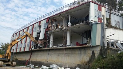 維護公共安全 市府強制拆除東勢清悠飲食店違建