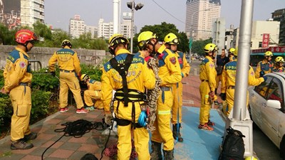 消防局特搜大隊複訓強化救災技能 保障市民生命財產安全