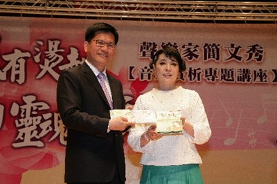 國際知名聲樂家簡文秀台中演講獻唱 募集善款捐助台中市慈愛智能發展中心