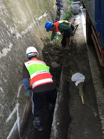 和平區東崎路山溝一次完成清淤 建設局積極作為獲當地居民肯定