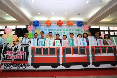 中市海線社照中心、首輛到宅沐浴車啟用 整合資源提供多元服務