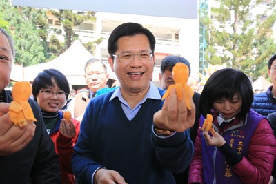 太平枇杷園遊會熱鬧登場 林市長倡「農業保險333」保障農民辛勞成果