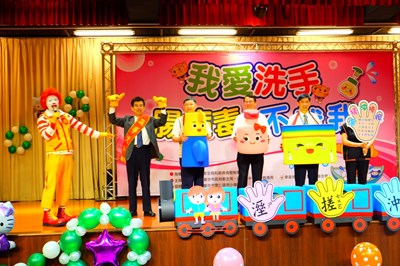 衛生局長化身洗手大使 教學童勤洗手防腸病毒