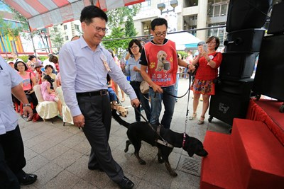 體驗導盲 林市長:導盲犬如視障者明燈