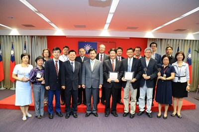 促廉能、效率與透明 市府首辦「廉能透明獎」
