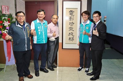 萬代福「電影時空旋梯」揭幕 中市新聞局長:投入資源打造台中電影城