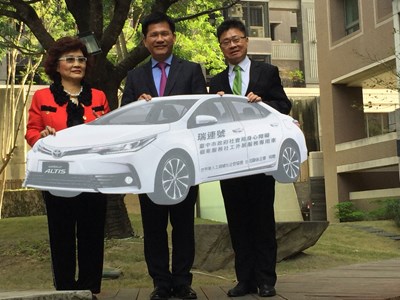 柯杜瑞琴女士愛心捐贈社工專用車「瑞連號」 林市長感謝各界讓愛加倍