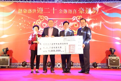 印刷事業捐100萬元購置消防頭盔 消防同仁救災多份保障