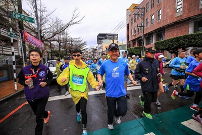 信守約定 林市長陪視障兒童跑步圓夢