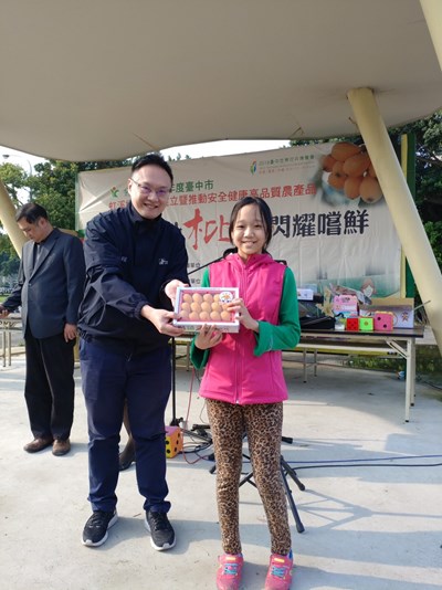 台中枇杷北上展售 免費試吃人氣旺