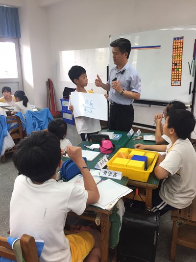 中市積極協助學校推展公開課 教育局長化身數學老師