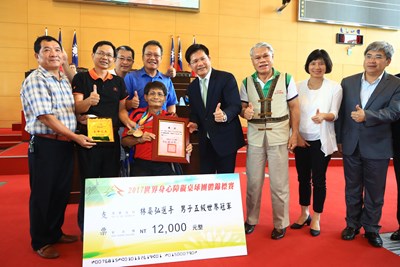 林市長表揚世界身障桌球賽金牌選手林晏弘 讚台中之光