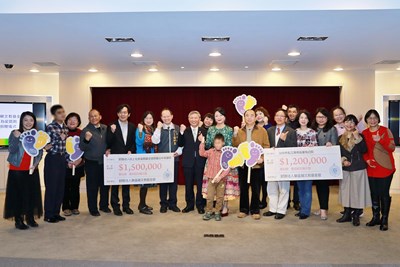 財團法人華盛頓文教基金會「大小腳丫 為愛路跑」慈善募款捐贈儀式