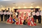林市長翻過象徵聖筊的立牌，宣告2018台中媽祖國際觀光文化節正式展開
