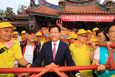 市長扶老二媽神轎起駕