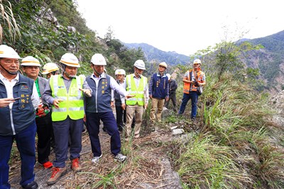 視察公總谷關段台8線青山上線起點：台8臨37線6K+800壩新路口