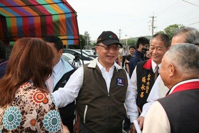 胡市長到大甲日南視察黎明路跨縱貫鐵路陸橋工程進度