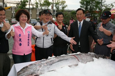 胡市長參加哈魚碼頭鮮魚品嚐會