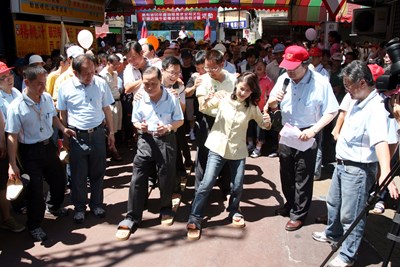 犁頭店民族才藝活動開幕典禮--端午節穿木屐籫鯪鯉