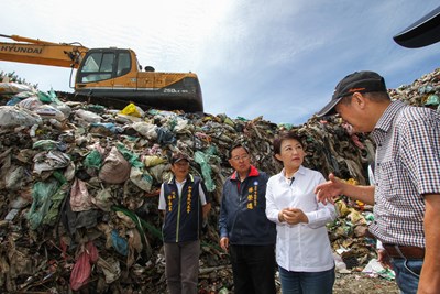 視察梨山福壽山垃圾轉運站垃圾堆置現況