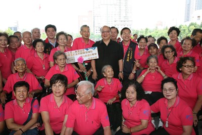 「健康100。全國阿公阿嬤動起來」全國總決賽授旗典禮