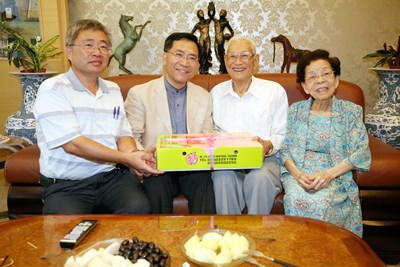 教師節向教師致敬敬-蔡副市長探訪退休校長楊連卿先生（93歲）