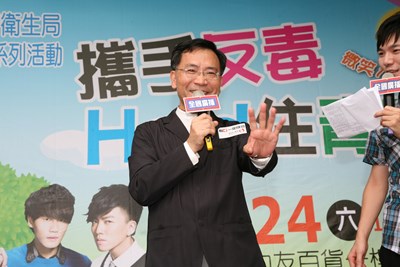 衛生局辦理「攜手反毒  Hold住青春」宣導活動