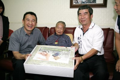 徐副市長親訪百歲人瑞 致贈重陽禮金--蔡黃金女士