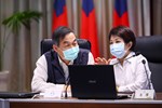 市長與黃副市長討論議案