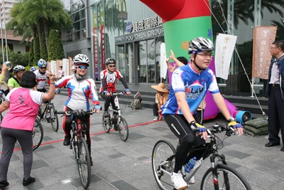 臺中市開懷協會舉辦「送愛千里-開懷鐵馬圓夢之旅起跑鳴槍記者會」