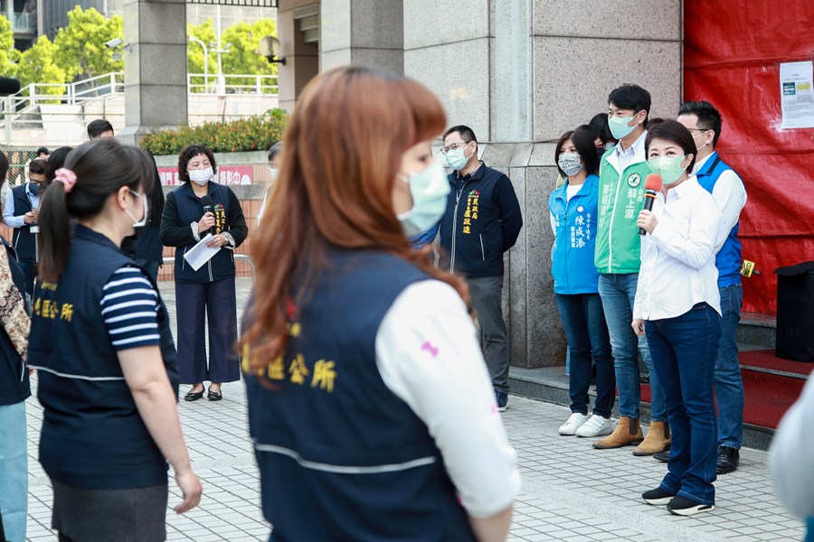 市長慰問第一線防疫人員(里幹事)