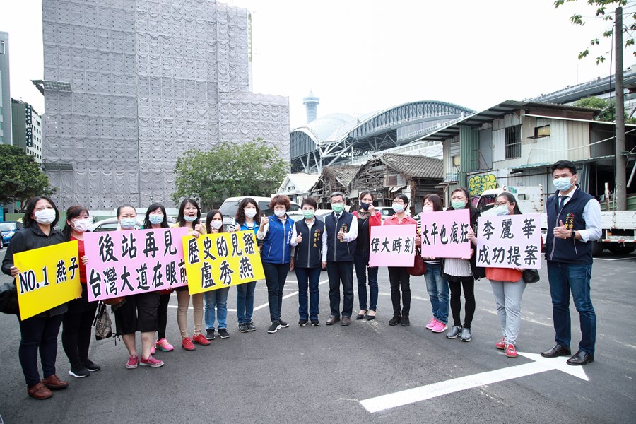 與市長合影