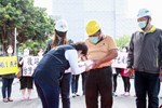 市長贈送伴手禮感謝工程團隊