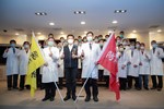 台中市診所「防疫志願軍」大隊成立授旗典禮