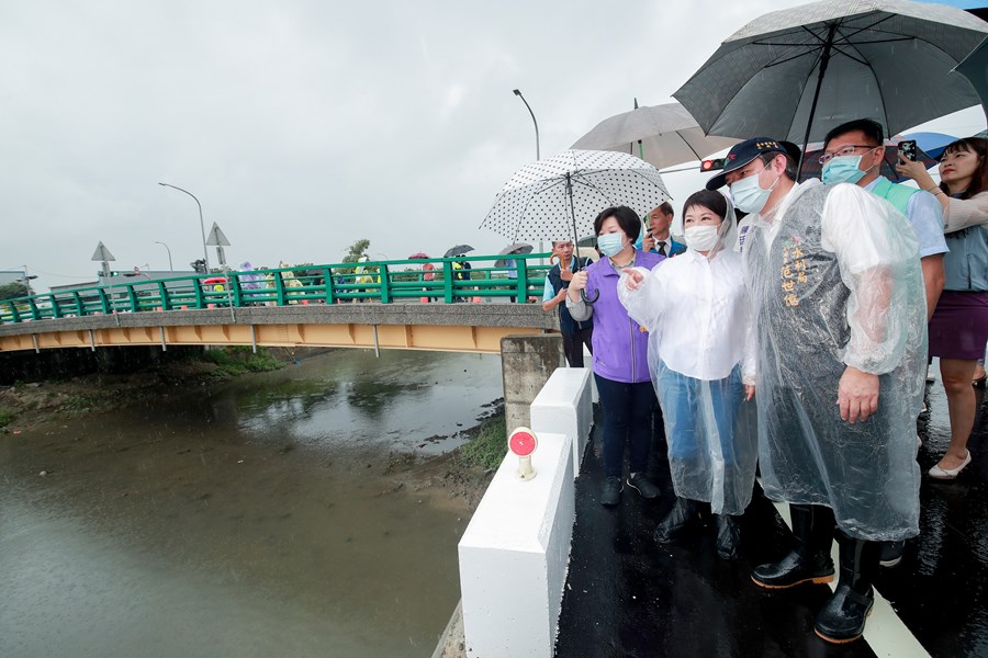 視察安良港排水護岸復建及改善工程