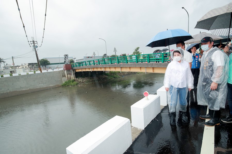視察安良港排水護岸復建及改善工程