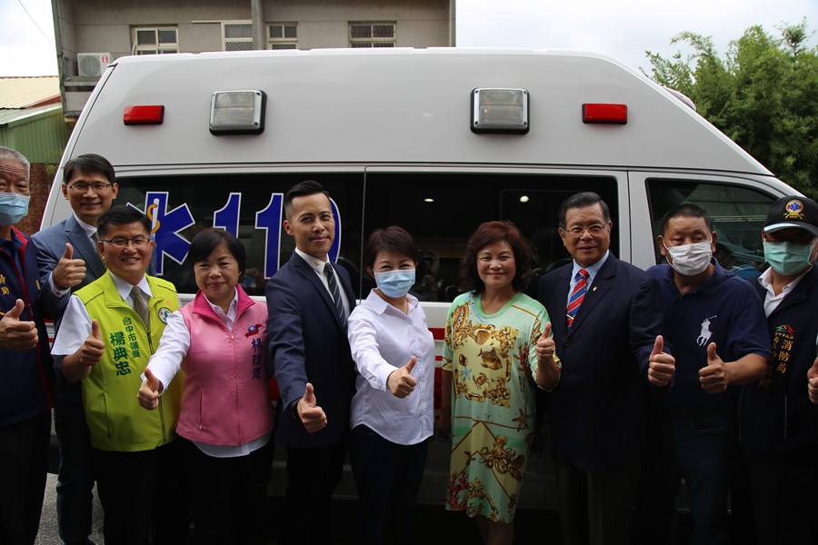 明昌國際工業公司捐贈高頂救護車1輛