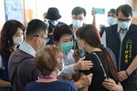 盧市長慰問因路樹倒塌不幸罹難女騎士家屬