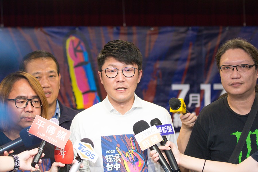 新聞局長受訪