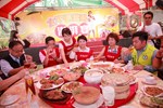 市長品嚐長億夜市特色小吃