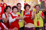市長品嚐長億夜市特色小吃