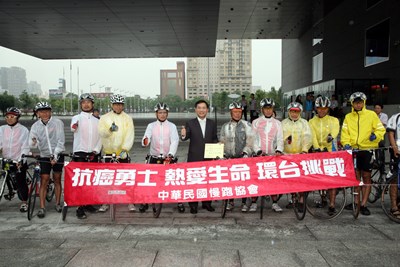 中華民國慢跑協會舉辦「抗癌勇士、熱愛生命」環臺挑戰活動-車隊抵達拜訪