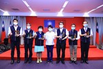 獻獎---市府多機關獲2020國家卓越建設獎--與市長大合照