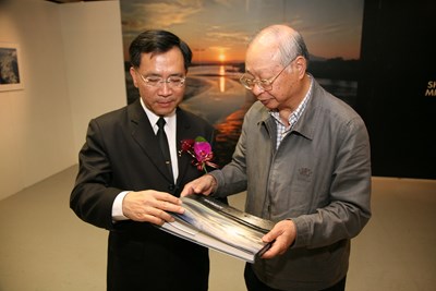「2011新光三越國際攝影聯展系列活動-董事長吳東興攝影個展」開幕活動