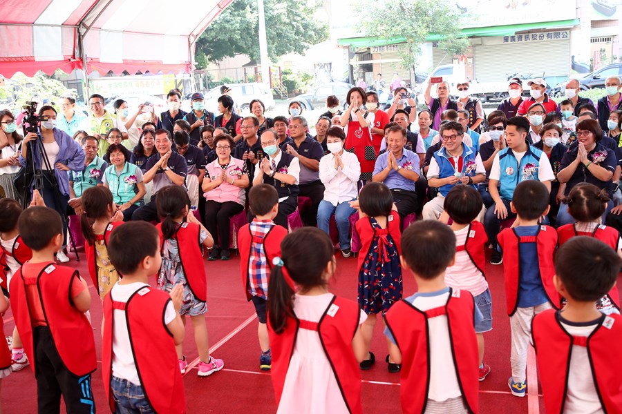 市長跟著樹德非營利幼兒園的小朋友一起舞動