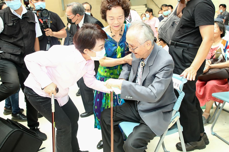 市長與陳銀輝藝術家