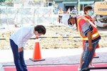 市長發放慰問伴手禮給工程人員