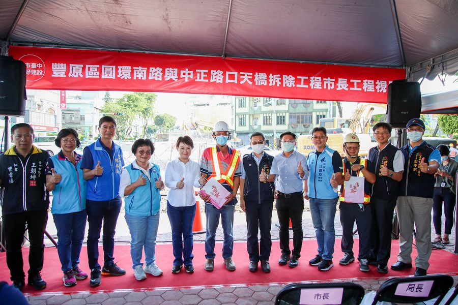 市長發放慰問伴手禮給工程人員