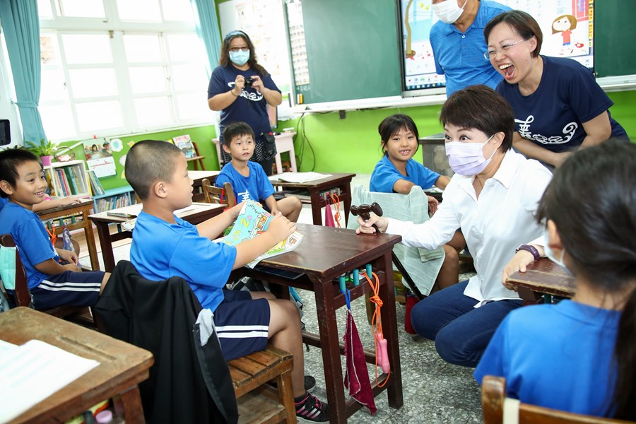 市長與安定國小學生互動