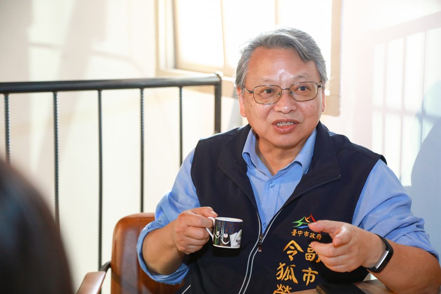 令狐副市長品嘗獲獎咖啡